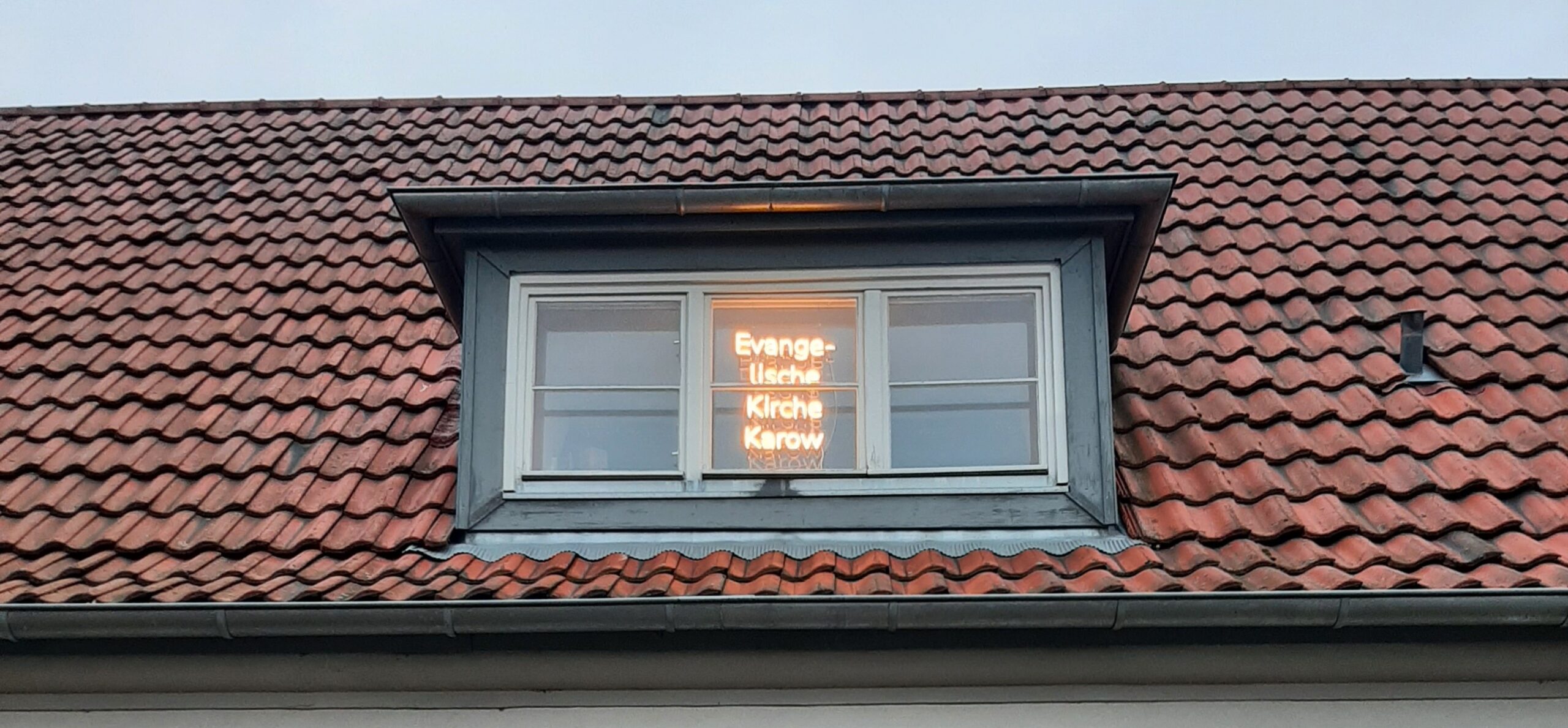 Leuchtschrift am Gemeindehaus